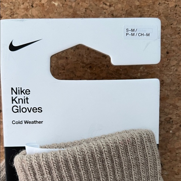 Nike Beige Knit Gloves - Picture 2 of 2